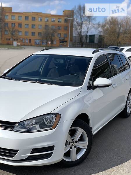 Універсал Volkswagen Golf 2015 в Дніпрі
