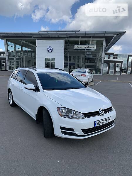 Універсал Volkswagen Golf 2015 в Дніпрі