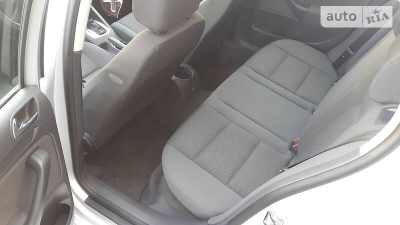 Хетчбек Volkswagen Golf 2004 в Києві