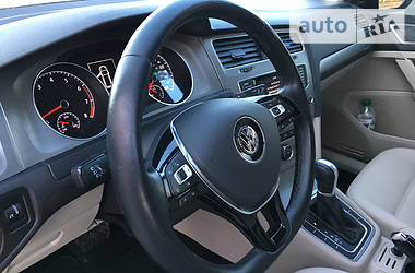 Универсал Volkswagen Golf 2015 в Ровно