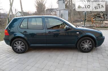 Хетчбек Volkswagen Golf 2002 в 