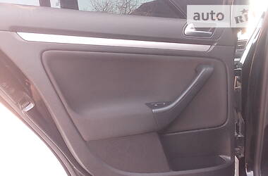 Універсал Volkswagen Golf 2010 в 