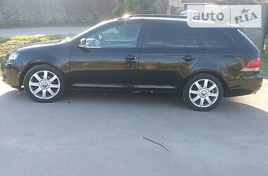 Універсал Volkswagen Golf 2010 в 