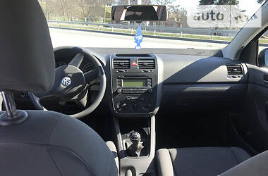 Хетчбек Volkswagen Golf 2004 в 