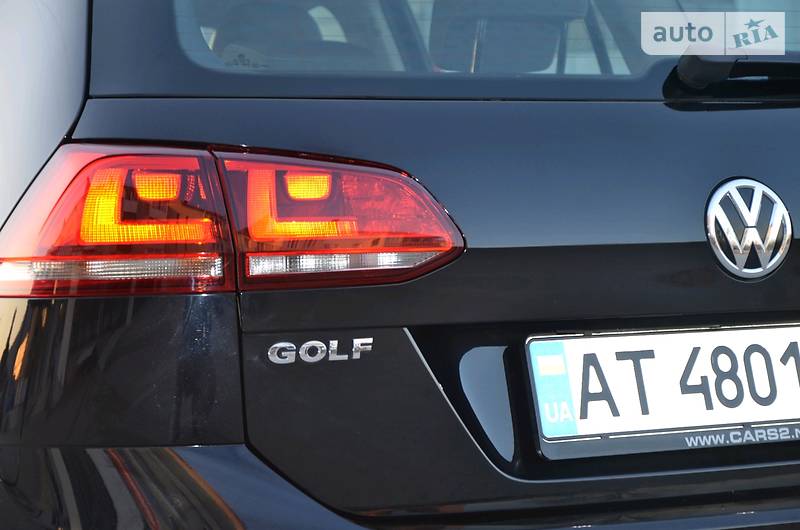 Універсал Volkswagen Golf 2016 в Чернівцях