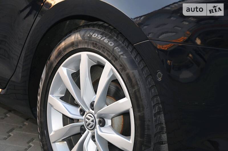 Універсал Volkswagen Golf 2016 в Чернівцях