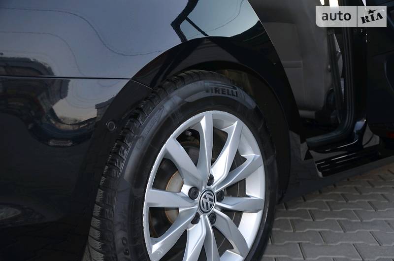 Універсал Volkswagen Golf 2016 в Чернівцях