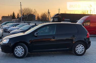 Хетчбек Volkswagen Golf 2005 в 