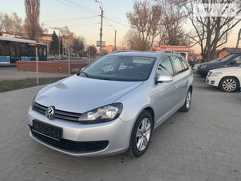 Універсал Volkswagen Golf 2010 в 