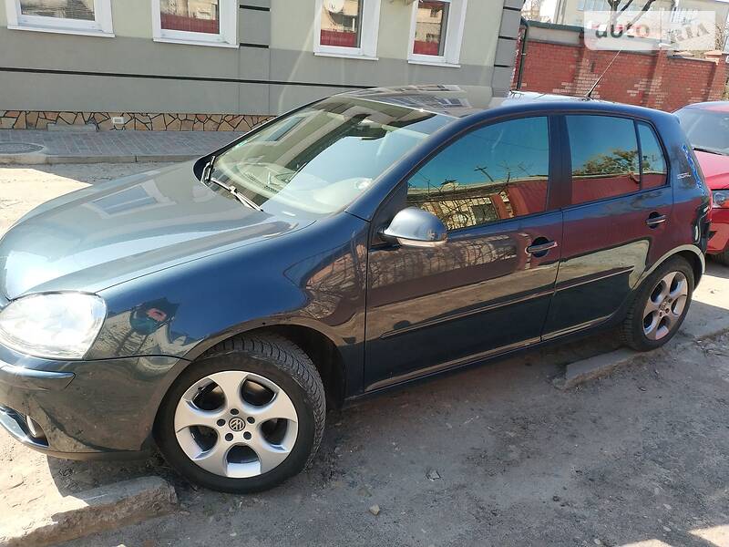 Хетчбек Volkswagen Golf 2006 в 