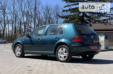 Хетчбек Volkswagen Golf 2002 в 