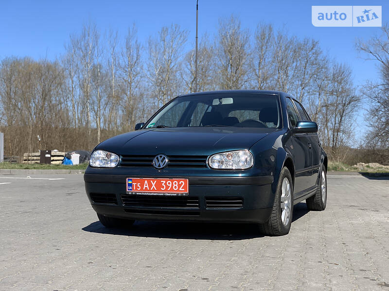 Хетчбек Volkswagen Golf 2002 в 