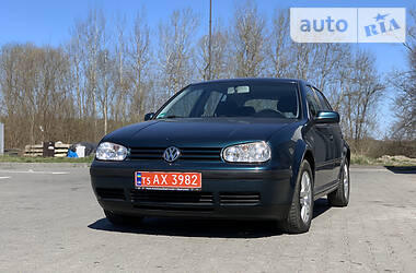 Хетчбек Volkswagen Golf 2002 в 