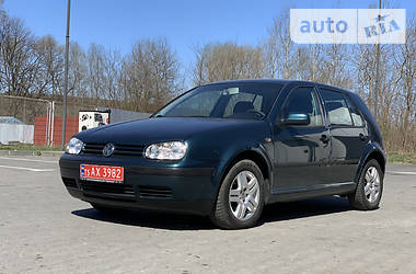 Хетчбек Volkswagen Golf 2002 в 