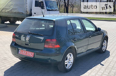 Хетчбек Volkswagen Golf 2002 в 
