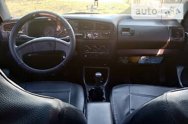 Хетчбек Volkswagen Golf 1994 в 