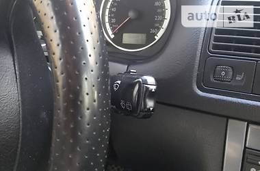 Хетчбек Volkswagen Golf 2003 в 
