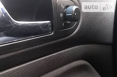 Хетчбек Volkswagen Golf 2003 в 