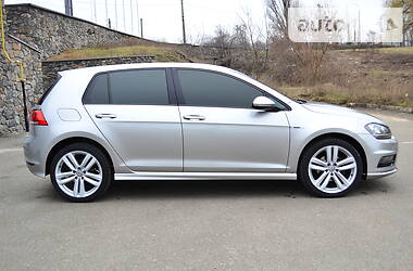 Хетчбек Volkswagen Golf 2013 в 