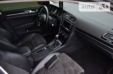 Хетчбек Volkswagen Golf 2013 в 