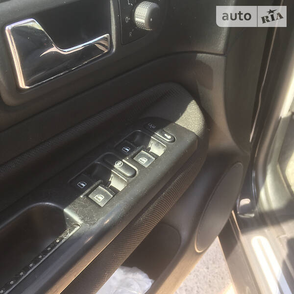 Хетчбек Volkswagen Golf 2000 в Рівному