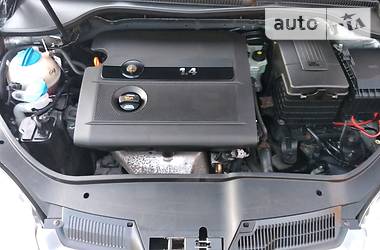 Хетчбек Volkswagen Golf 2005 в 