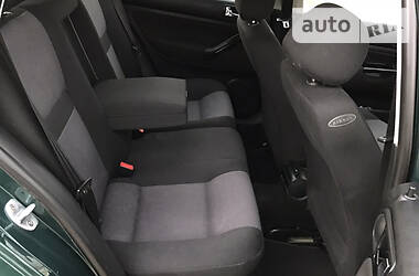 Універсал Volkswagen Golf 2001 в 