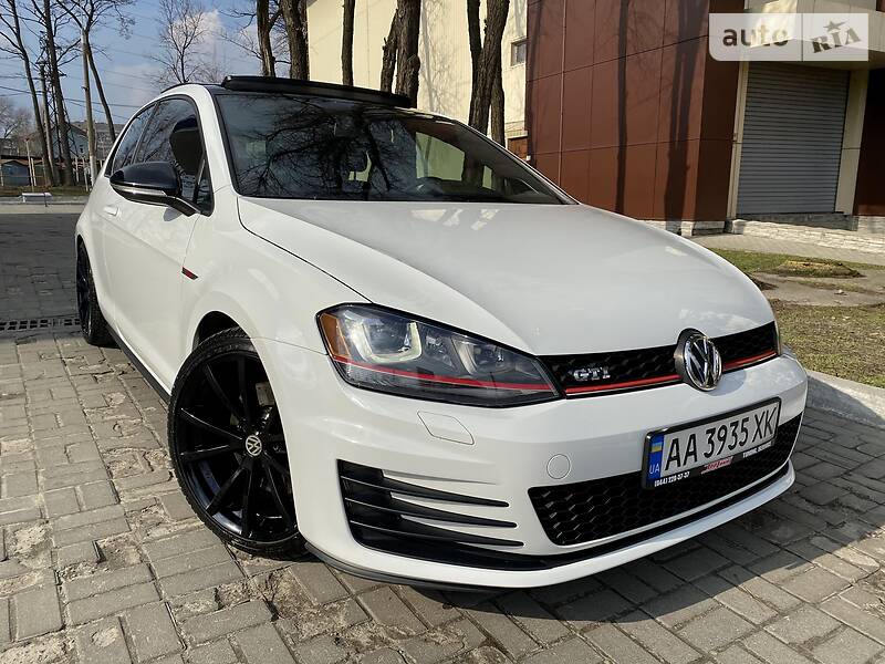 Хетчбек Volkswagen Golf 2014 в Дніпрі