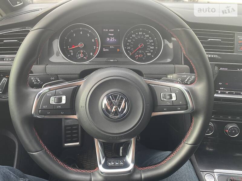 Хетчбек Volkswagen Golf 2014 в Дніпрі