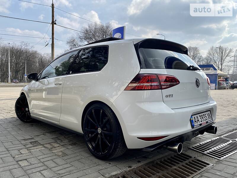 Хетчбек Volkswagen Golf 2014 в Дніпрі