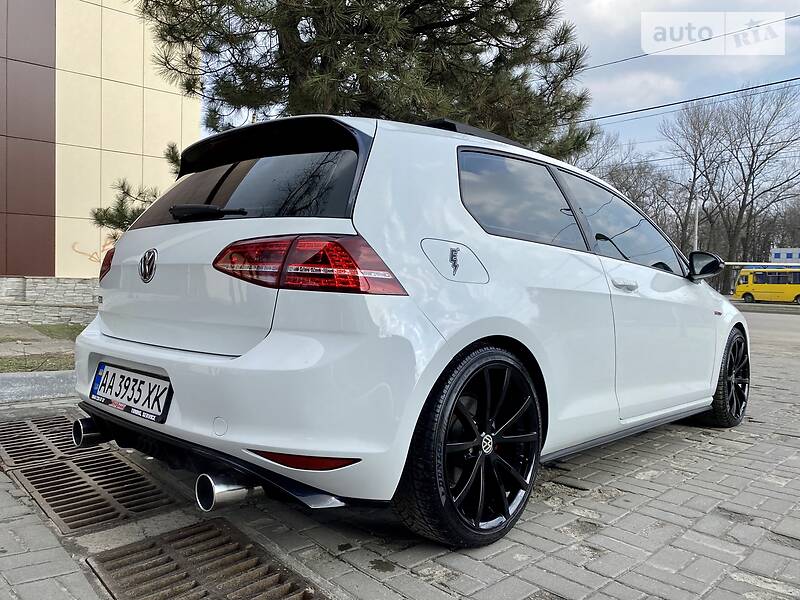 Хетчбек Volkswagen Golf 2014 в Дніпрі
