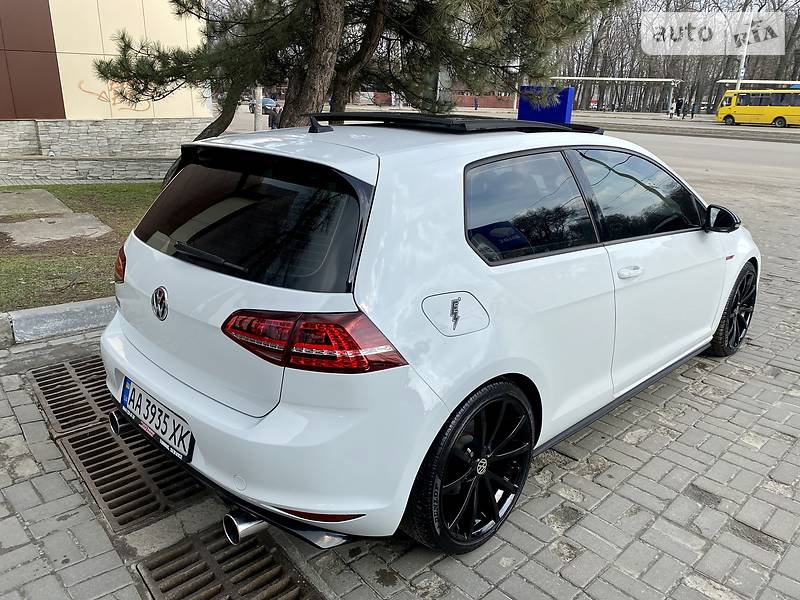 Хетчбек Volkswagen Golf 2014 в Дніпрі