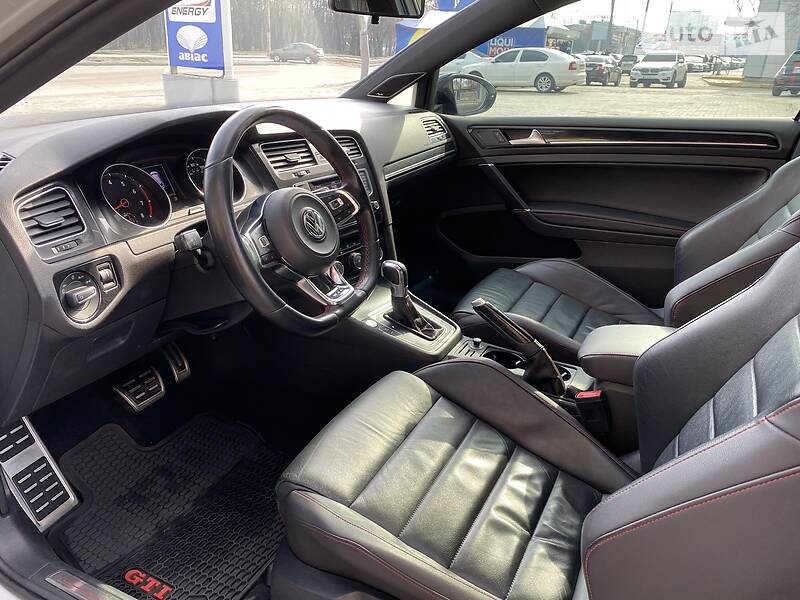 Хетчбек Volkswagen Golf 2014 в Дніпрі