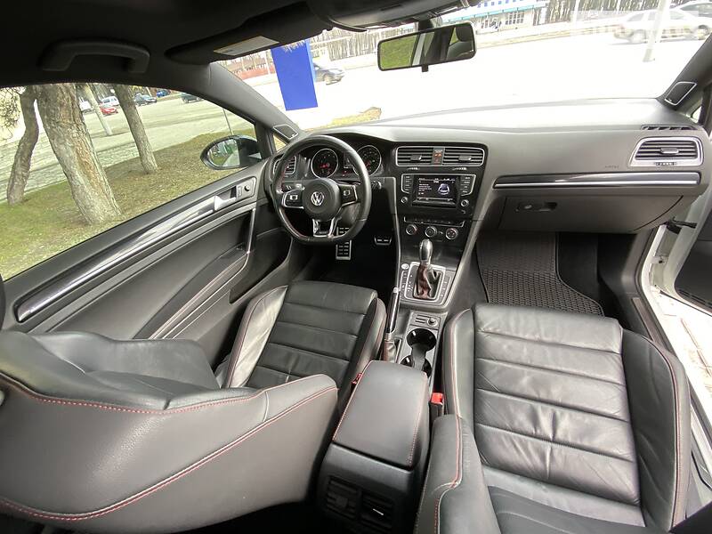 Хетчбек Volkswagen Golf 2014 в Дніпрі