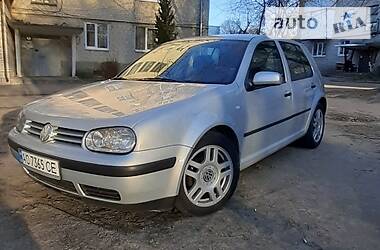 Хетчбек Volkswagen Golf 2000 в 