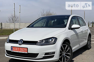 Хэтчбек Volkswagen Golf 2015 в Ровно