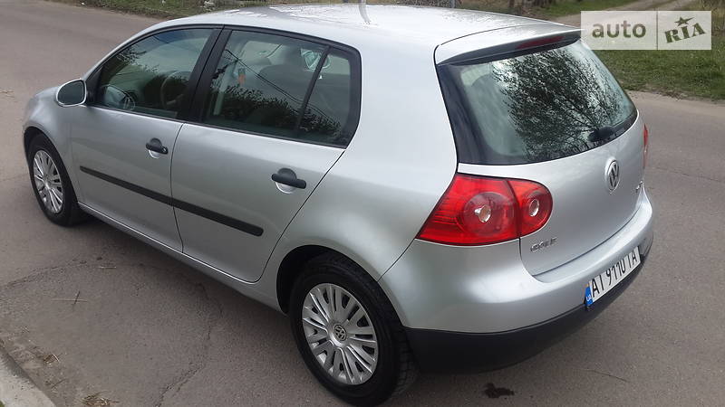 Хетчбек Volkswagen Golf 2004 в Києві