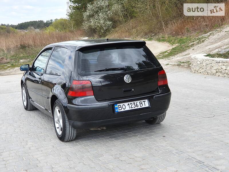 Хетчбек Volkswagen Golf 1999 в Шумську