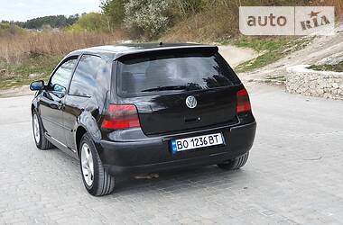 Хетчбек Volkswagen Golf 1999 в 