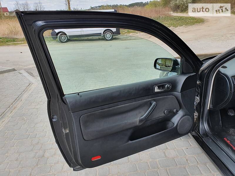 Хетчбек Volkswagen Golf 1999 в Шумську