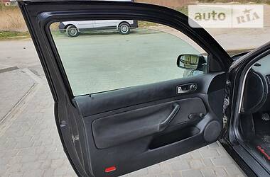 Хетчбек Volkswagen Golf 1999 в 
