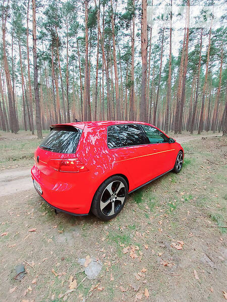 Хетчбек Volkswagen Golf 2016 в Києві