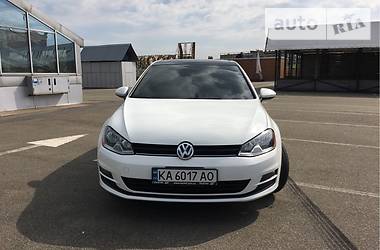 Хэтчбек Volkswagen Golf 2016 в Киеве