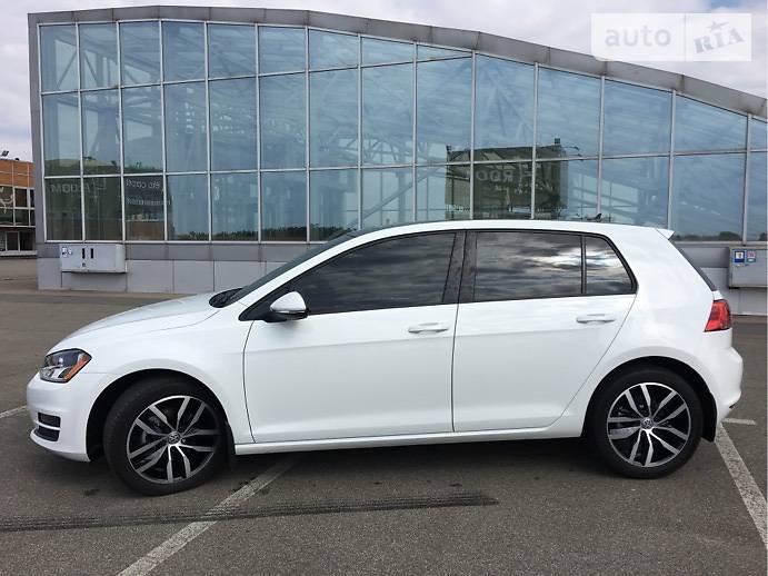 Хэтчбек Volkswagen Golf 2016 в Киеве