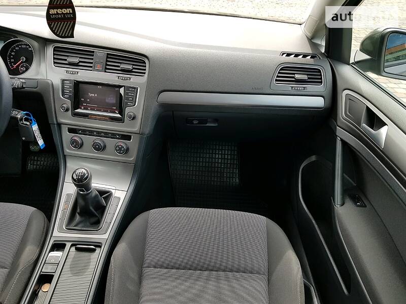 Універсал Volkswagen Golf 2014 в Луцьку