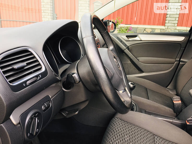 Хетчбек Volkswagen Golf 2009 в Звягелі