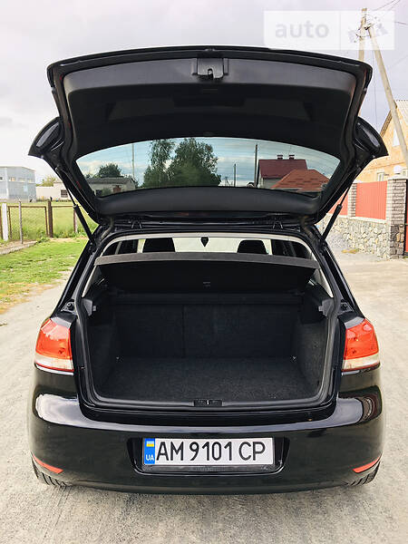 Хетчбек Volkswagen Golf 2009 в Звягелі