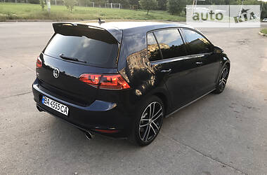 Хетчбек Volkswagen Golf 2017 в Кропивницькому