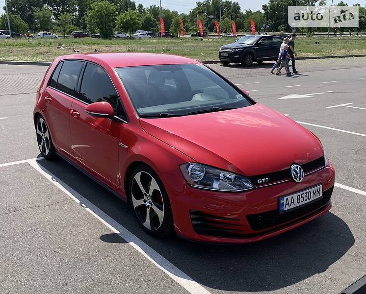 Хетчбек Volkswagen Golf 2014 в Києві