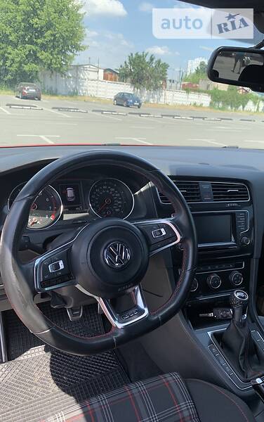 Хетчбек Volkswagen Golf 2014 в Києві